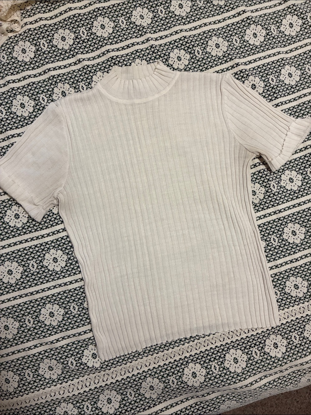 Vintage 80s 90s Women's Ribbed Short-Sleeve Mock Neck Top - Cream